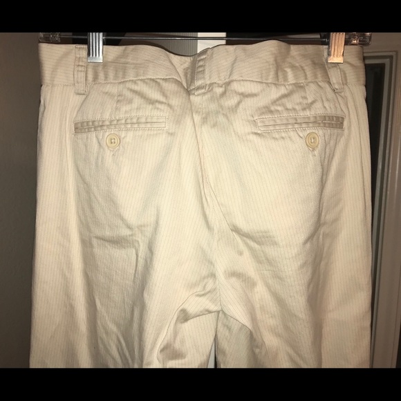 Hi, I'm Elizabeth. I love retro modern and boho. - Picture 4 of 8